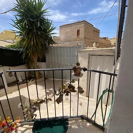 Il Cortile Di San Julian Casa Santa (Trapani)